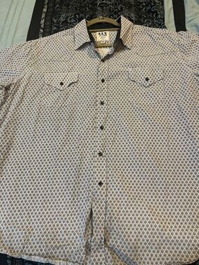 Ely Cattleman Men's White and Gray Geometric Button-Down Shirt